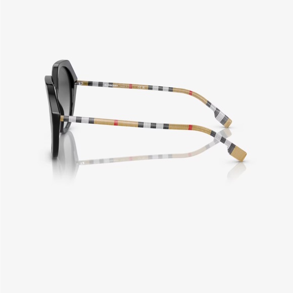 NWOT - BURBERRY VANESSA SUNGLASSES - FULL SET! - Picture 4 of 11